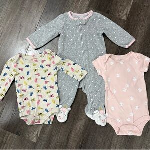 Baby girl onesie/sleeper lot size 0-3 months